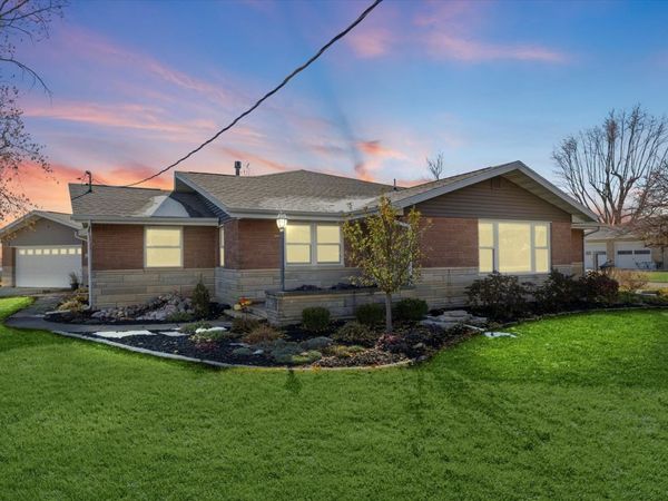 1271 E 500 North Road , Cissna Park, IL 60924