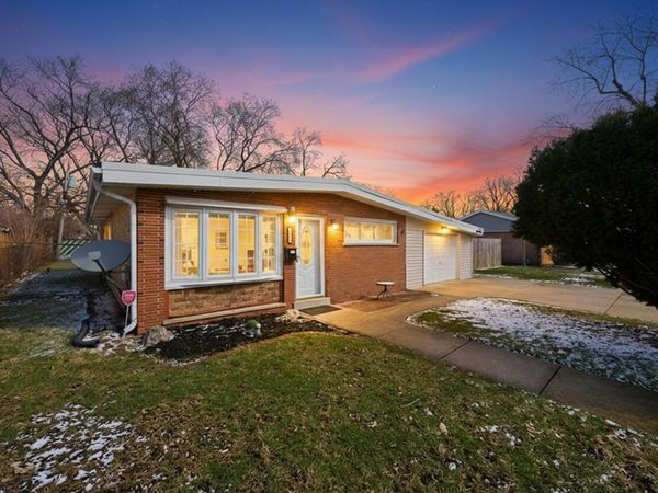 7932 W 98th Place , Hickory Hills, IL 60457