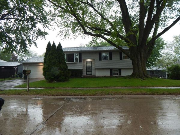 4021 Cresthill Drive , Davenport, IA 52806