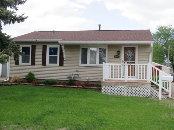 606 14th Place , Camanche, IA 52730