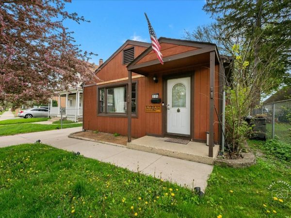 335 Silver Street , Elgin, IL 60123