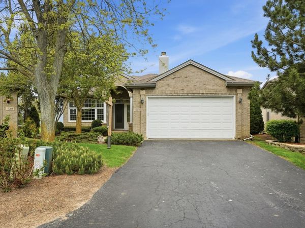 525 Highlington Court , Beecher, IL 60401