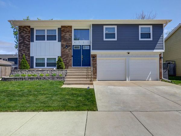 4721 Huntington Boulevard , Hoffman Estates, IL 60192