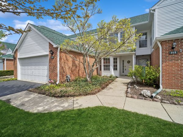 103 Meadowbrook Lane , Lake Bluff, IL 60044