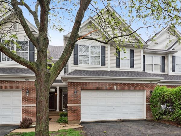 9012 Buckingham Park Drive, Des Plaines, IL 60016