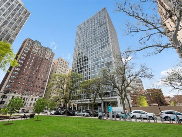 2400 N Lakeview Avenue , Unit 1002, Chicago, IL 60614
