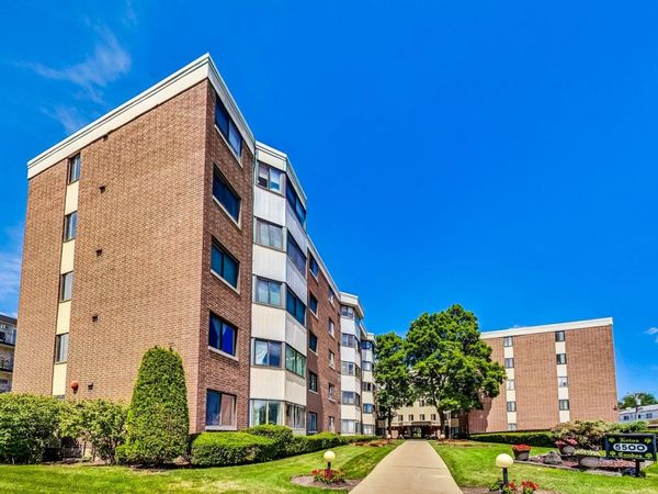 5500 Lincoln Avenue , Unit 201W, Morton Grove, IL 60053