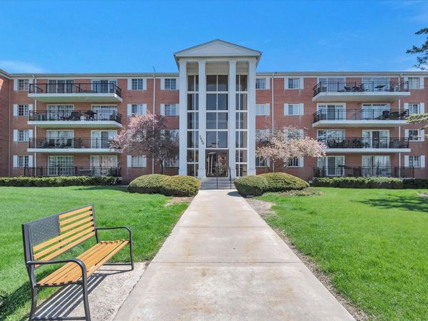 1050 N Farnsworth Avenue , Unit 301, Aurora, IL 60505