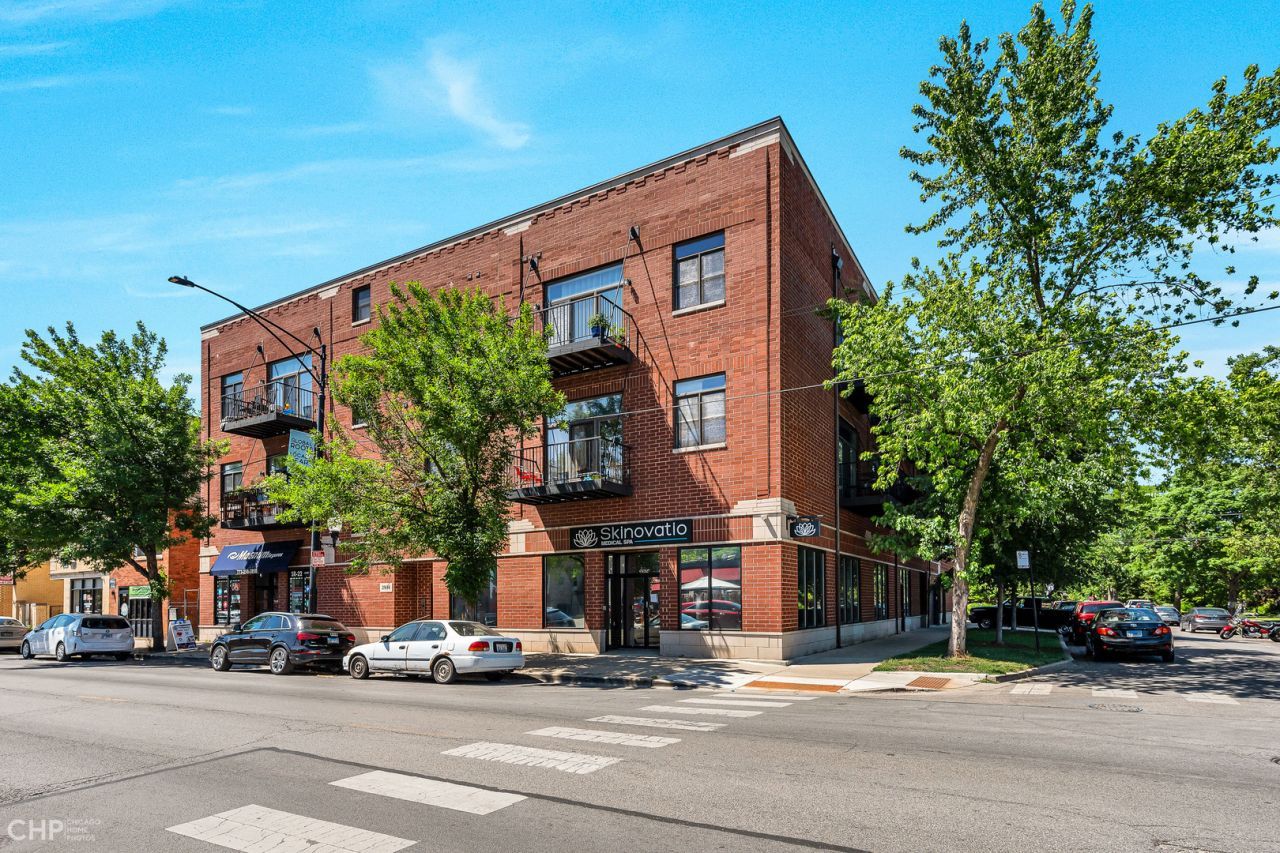2934 W Montrose Avenue, Unit 303, Chicago, IL 60618 Main Photo