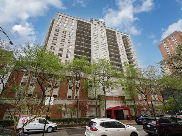 21 W Chestnut Street , Unit 901, Chicago, IL 60610