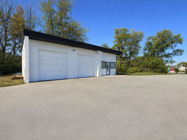 6N592 Route 25 , St. Charles, IL 60174