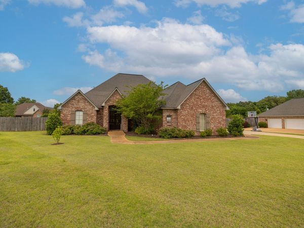 102 Iris, Starkville, MS 39759