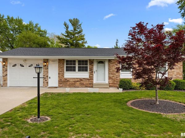 200 BESS Street, Washington, IL 61571