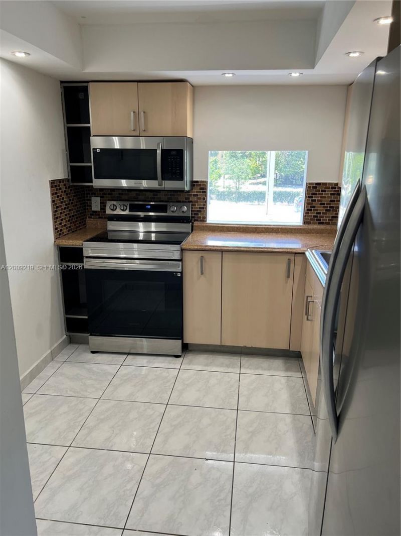 250 180th Dr, Unit 254, Sunny Isles Beach, FL 33160 Photo