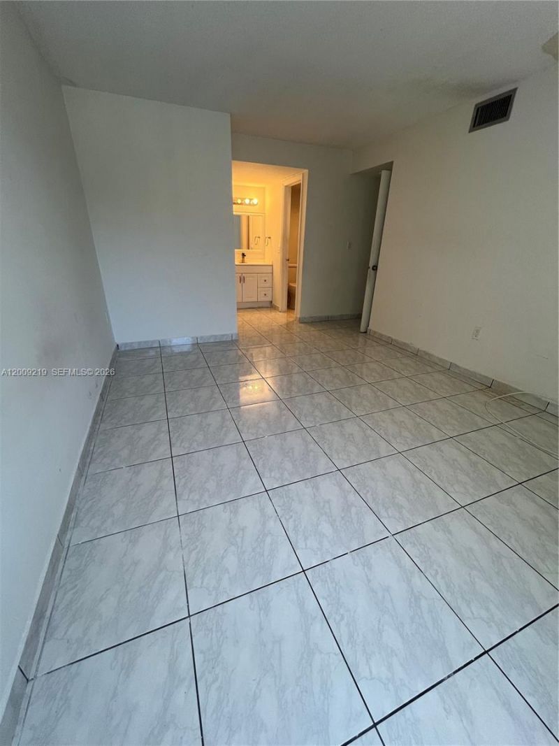 250 180th Dr, Unit 254, Sunny Isles Beach, FL 33160 Photo