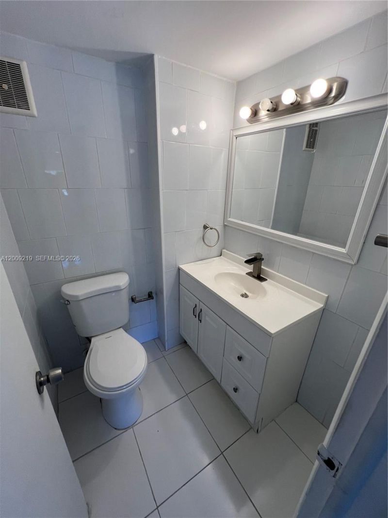 250 180th Dr, Unit 254, Sunny Isles Beach, FL 33160 Photo