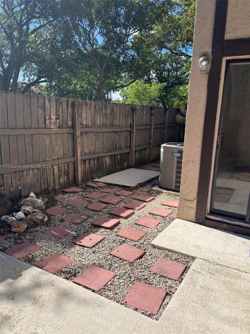 1761 Bayberry Dr, Pembroke Pines, FL 33024 Photo