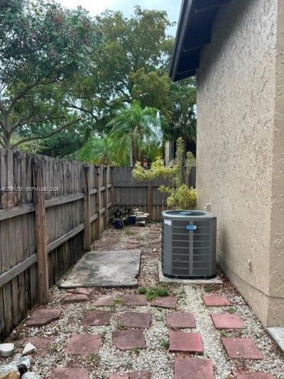 1761 Bayberry Dr, Pembroke Pines, FL 33024 Photo