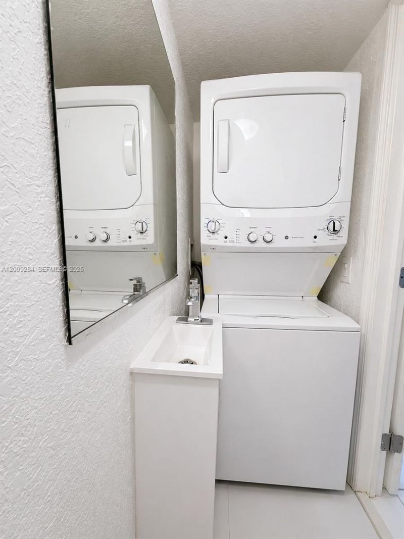 1300 W 47th Pl , Unit 218A, Hialeah, FL 33012 Photo