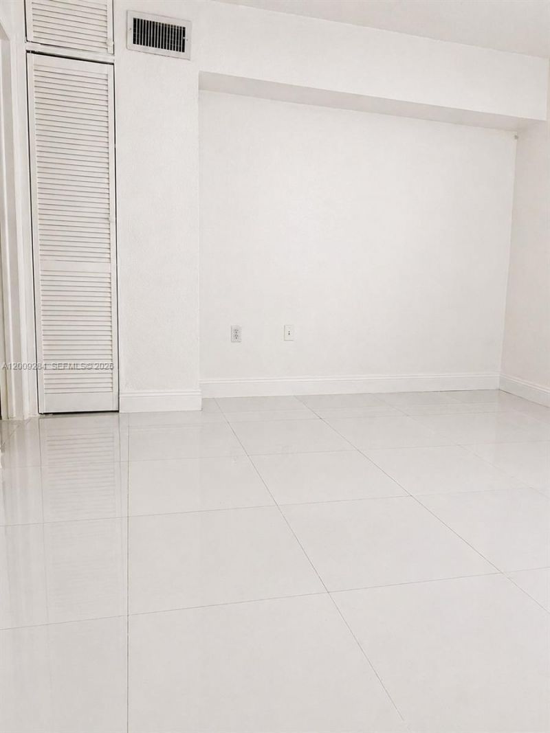 1300 W 47th Pl , Unit 218A, Hialeah, FL 33012 Photo