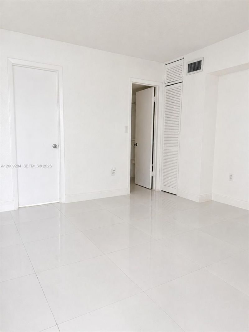 1300 W 47th Pl , Unit 218A, Hialeah, FL 33012 Photo