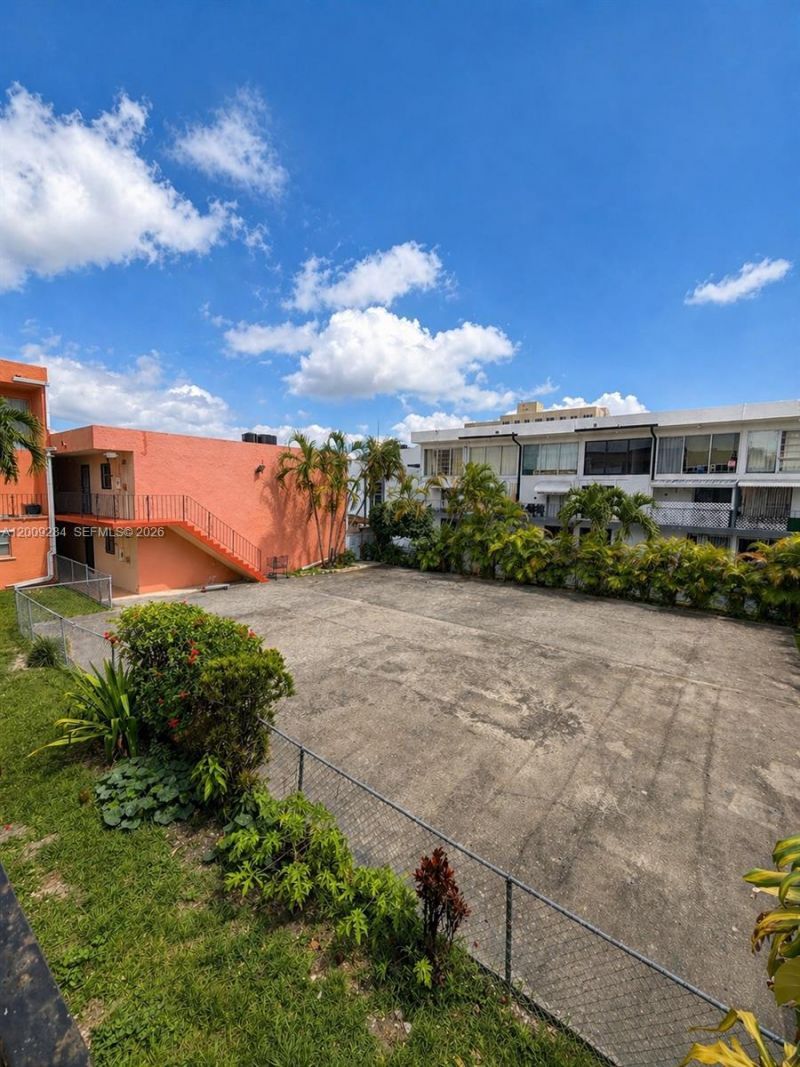 1300 W 47th Pl , Unit 218A, Hialeah, FL 33012 Photo