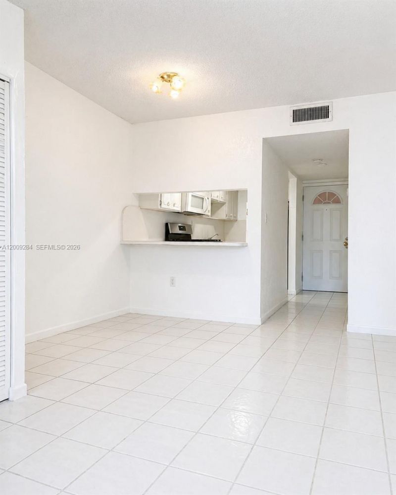 1300 W 47th Pl , Unit 218A, Hialeah, FL 33012 Photo