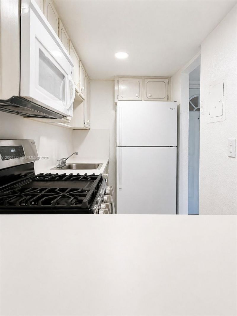 1300 W 47th Pl , Unit 218A, Hialeah, FL 33012 Photo