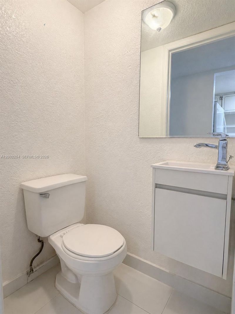 1300 W 47th Pl , Unit 218A, Hialeah, FL 33012 Photo