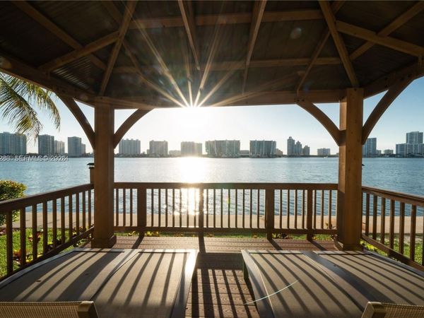 18100 N Bay Rd , Unit 504, Sunny Isles Beach, FL 33160