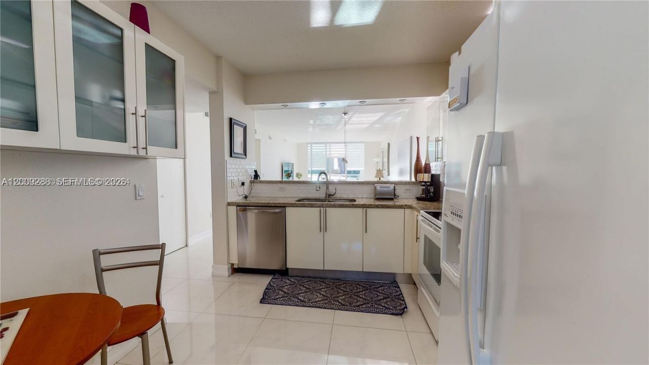 18100 N Bay Rd , Unit 504, Sunny Isles Beach, FL 33160 Photo