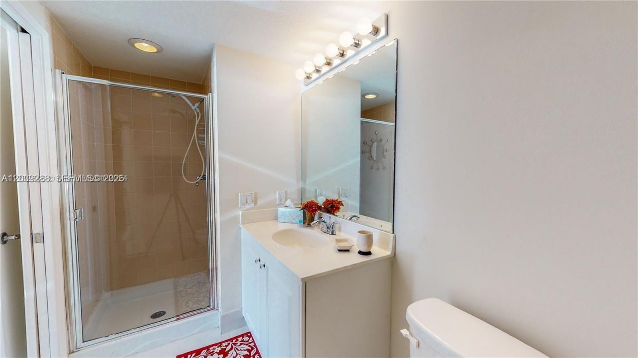 18100 N Bay Rd , Unit 504, Sunny Isles Beach, FL 33160 Photo