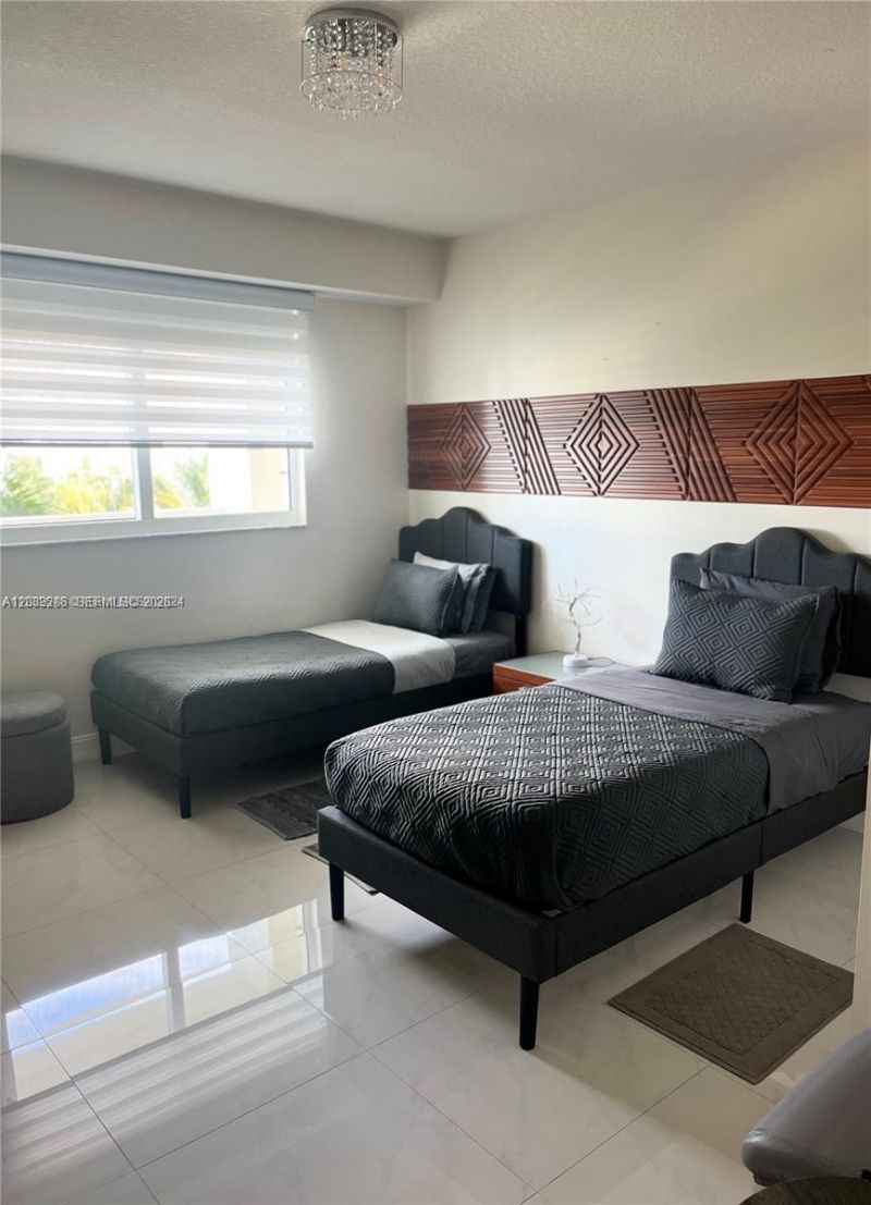 18100 N Bay Rd , Unit 504, Sunny Isles Beach, FL 33160 Photo