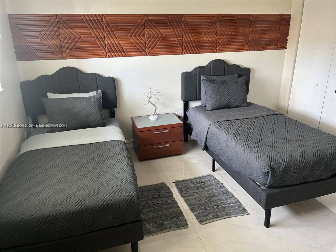 18100 N Bay Rd , Unit 504, Sunny Isles Beach, FL 33160 Photo