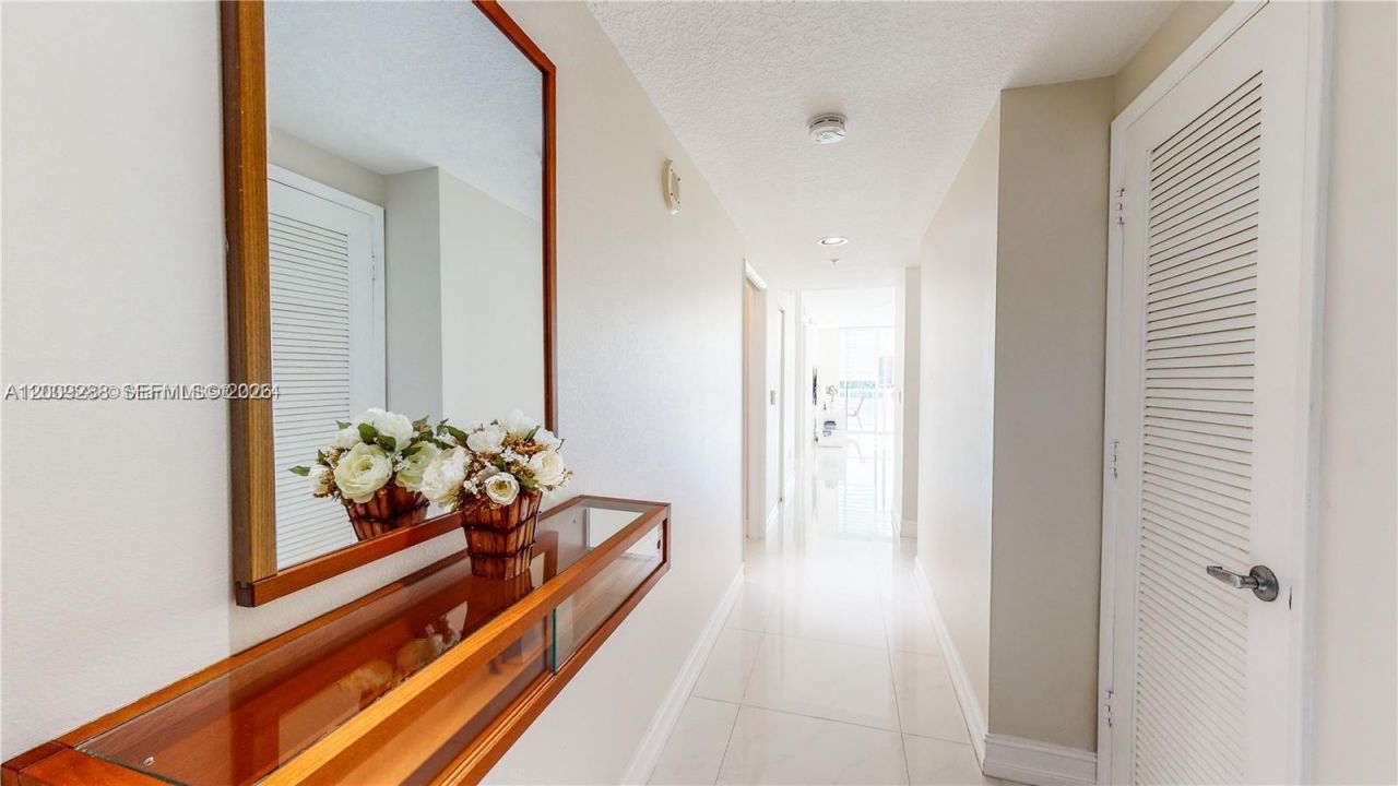 18100 N Bay Rd , Unit 504, Sunny Isles Beach, FL 33160 Photo