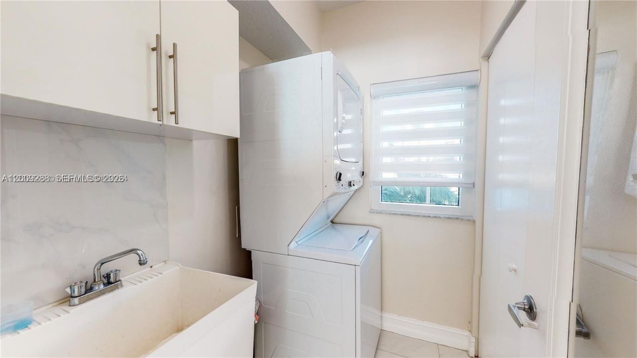 18100 N Bay Rd , Unit 504, Sunny Isles Beach, FL 33160 Photo