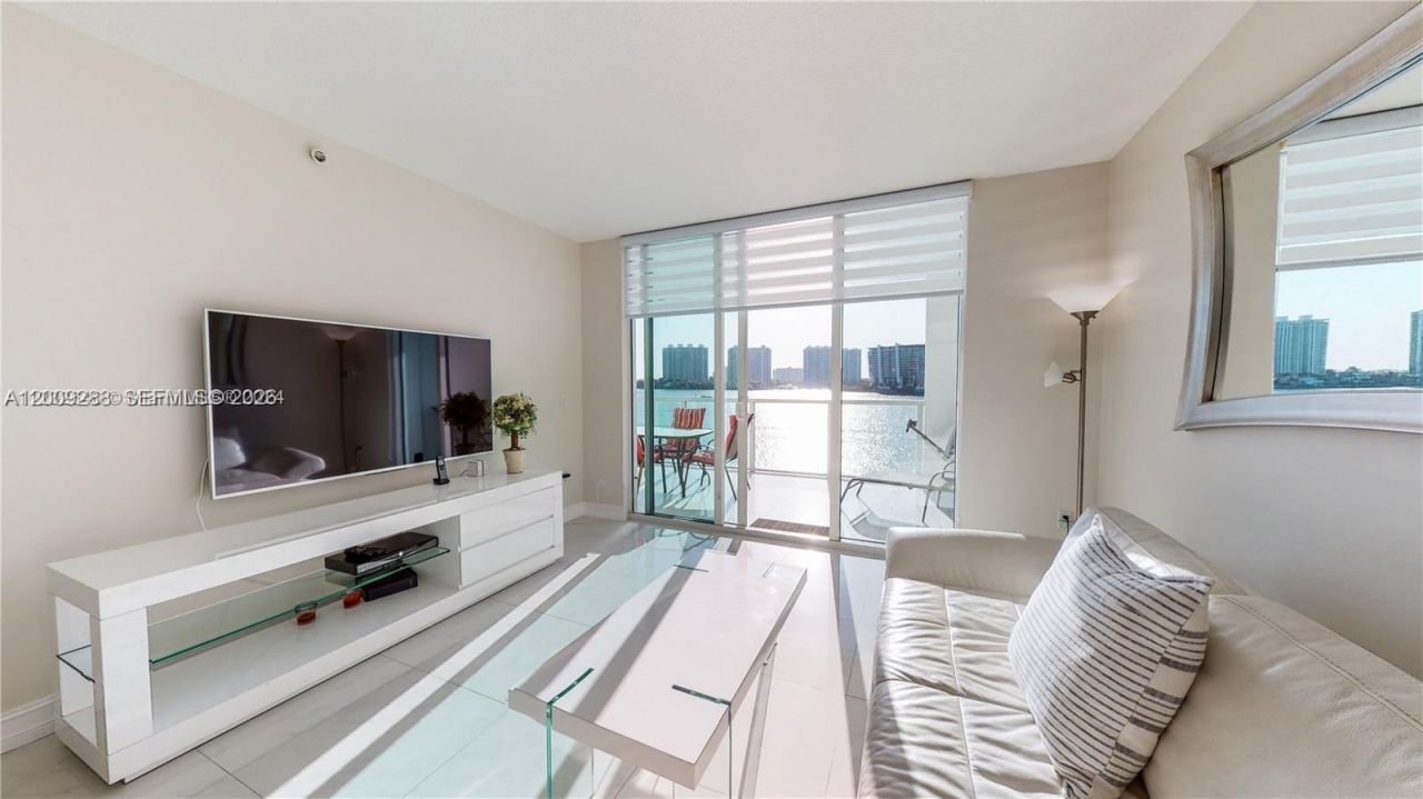18100 N Bay Rd , Unit 504, Sunny Isles Beach, FL 33160 Photo