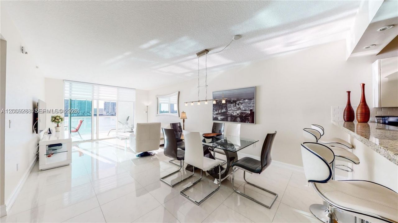 18100 N Bay Rd , Unit 504, Sunny Isles Beach, FL 33160 Photo