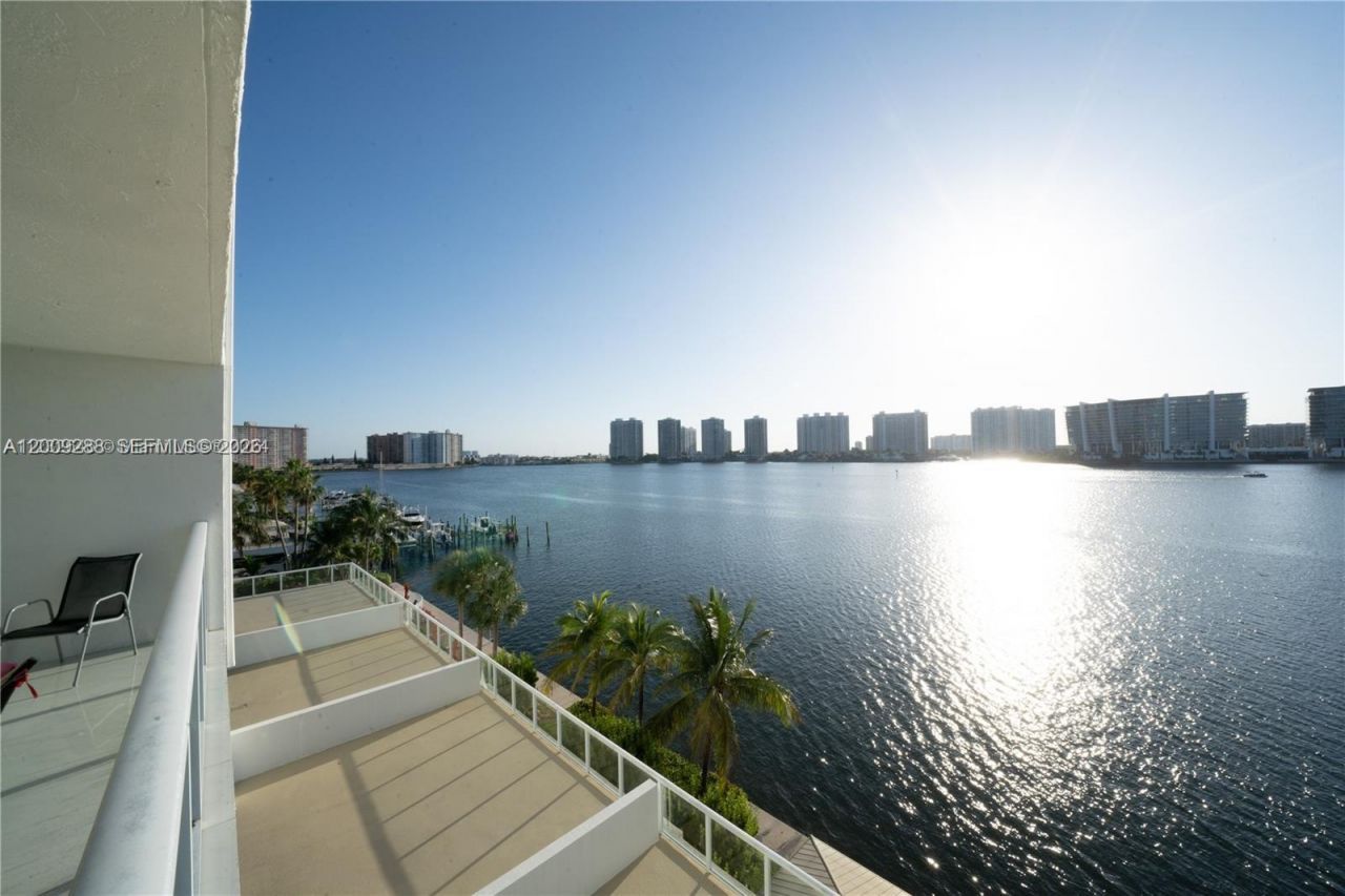18100 N Bay Rd , Unit 504, Sunny Isles Beach, FL 33160 Photo