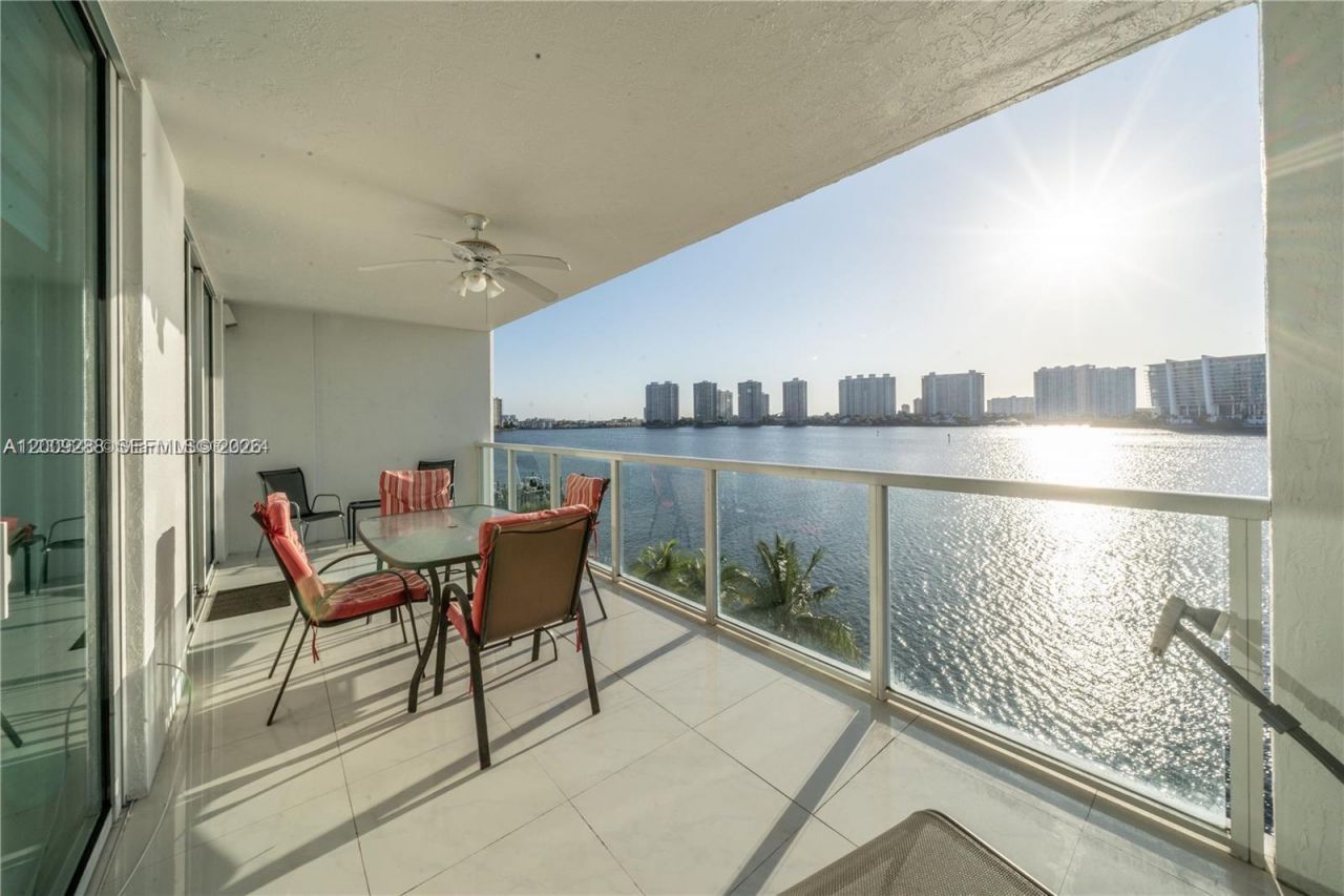 18100 N Bay Rd , Unit 504, Sunny Isles Beach, FL 33160 Photo
