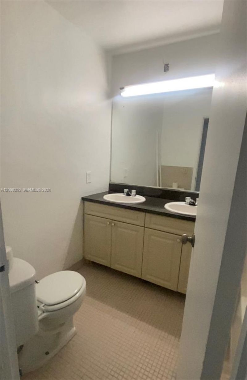 7324 SW 82nd St, Unit B206, Miami, FL 33143 Photo