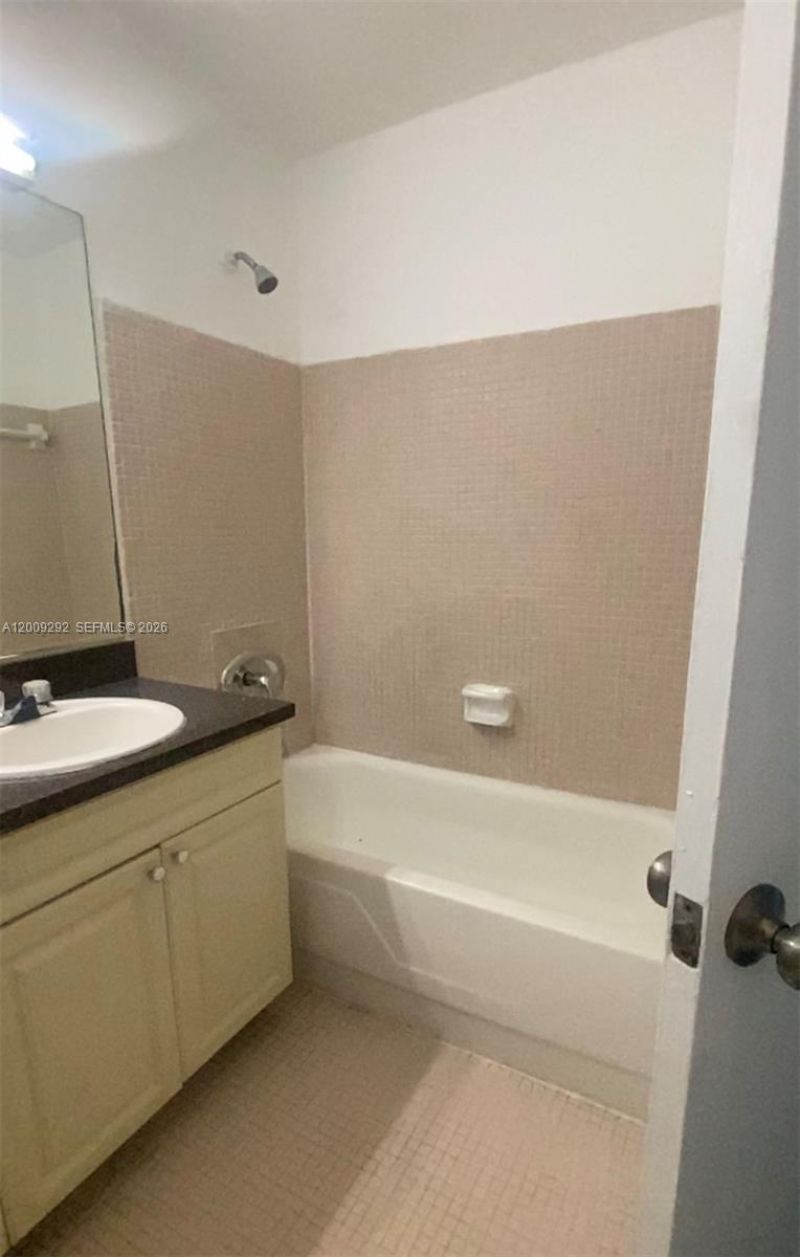 7324 SW 82nd St, Unit B206, Miami, FL 33143 Photo