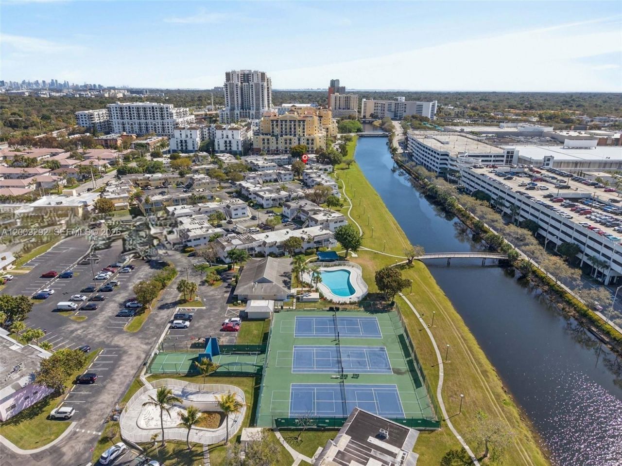7324 SW 82nd St, Unit B206, Miami, FL 33143 Photo