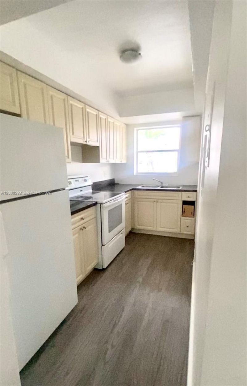 7324 SW 82nd St, Unit B206, Miami, FL 33143 Photo