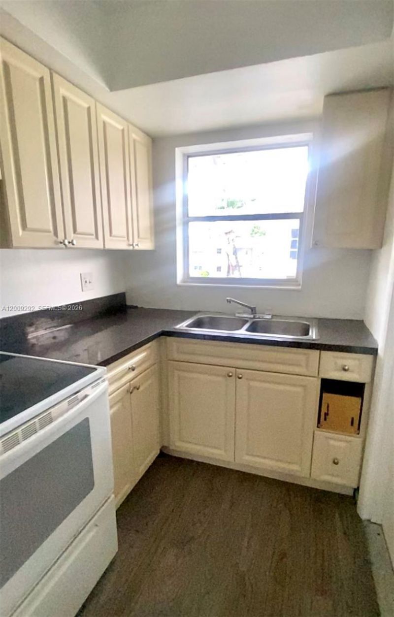 7324 SW 82nd St, Unit B206, Miami, FL 33143 Photo