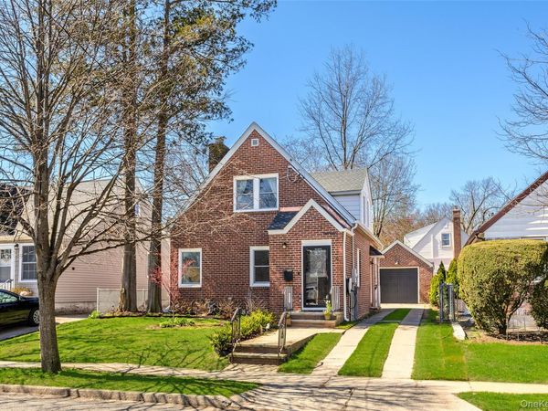 24 Beechhurst Avenue , Floral Park, NY 11001