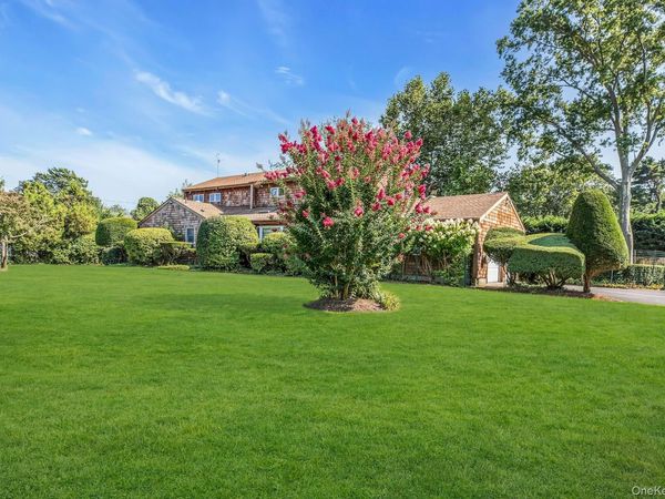 8 Adelphi Street , Islip, NY 11751