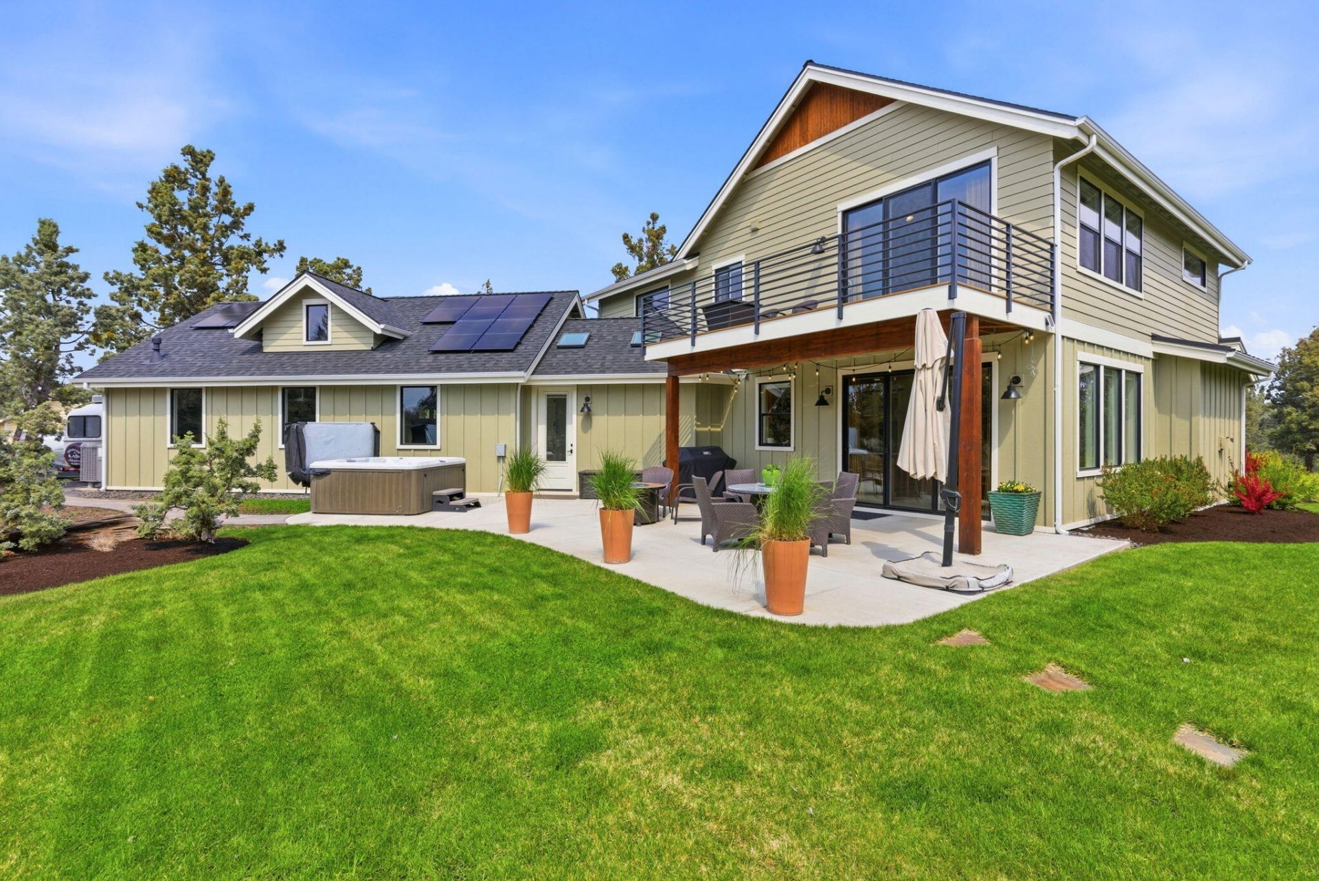 63557 Overtree Road, Bend, OR 97701 Main Photo