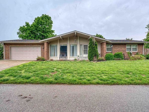 8000 Maple Lane, Newburgh, IN 47630