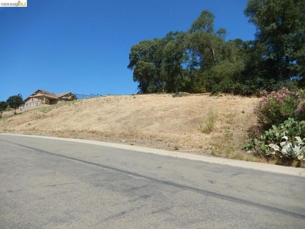 512 Crazy Horse CT, Cameron Park, CA 95682